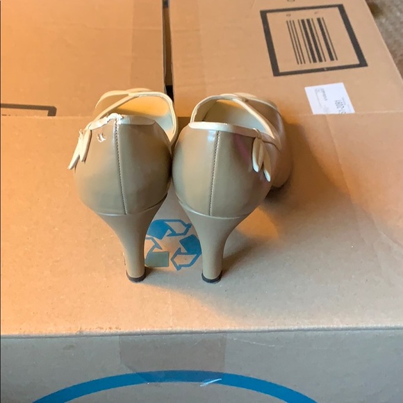 Heels - Picture 4 of 5